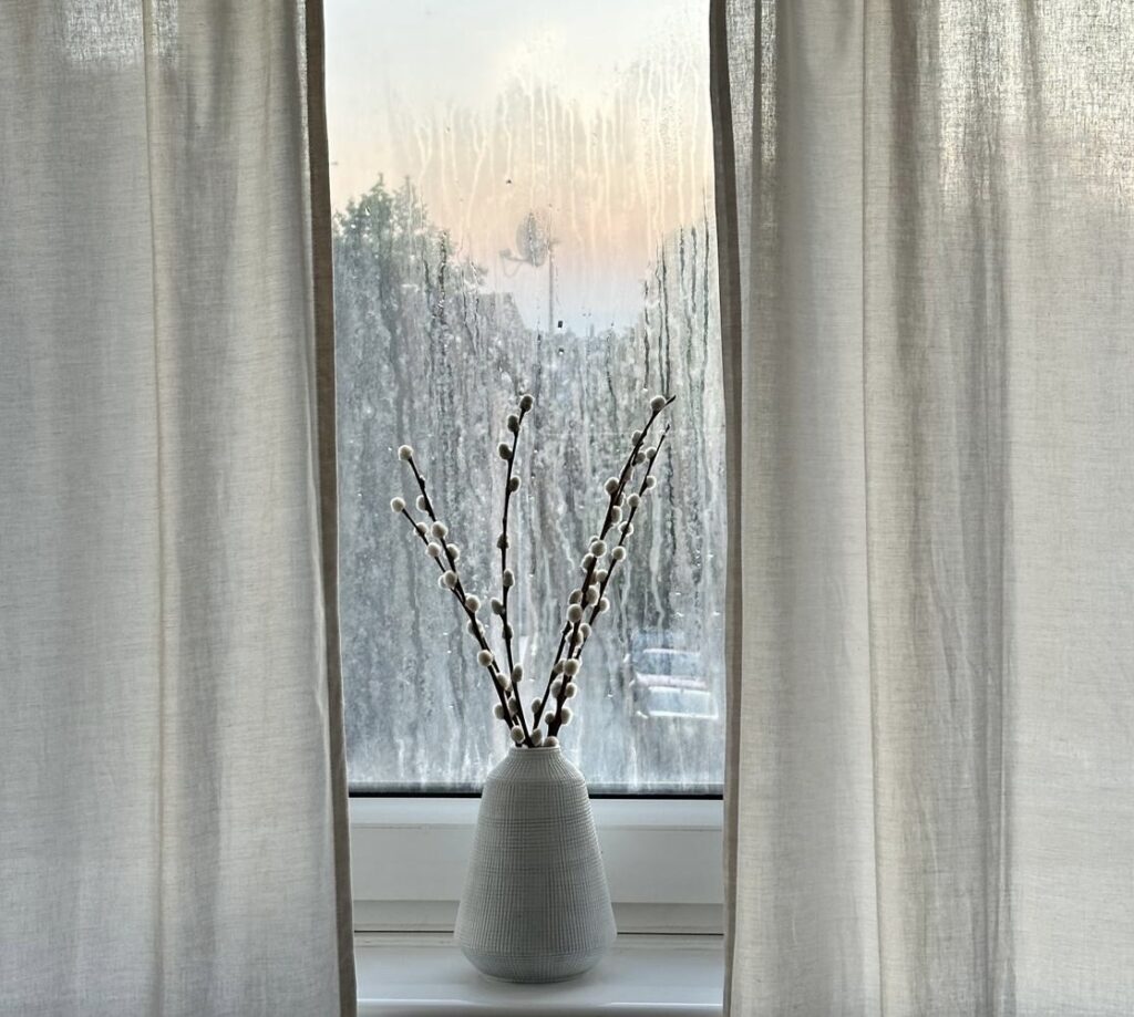 condensation in between double glazing panes