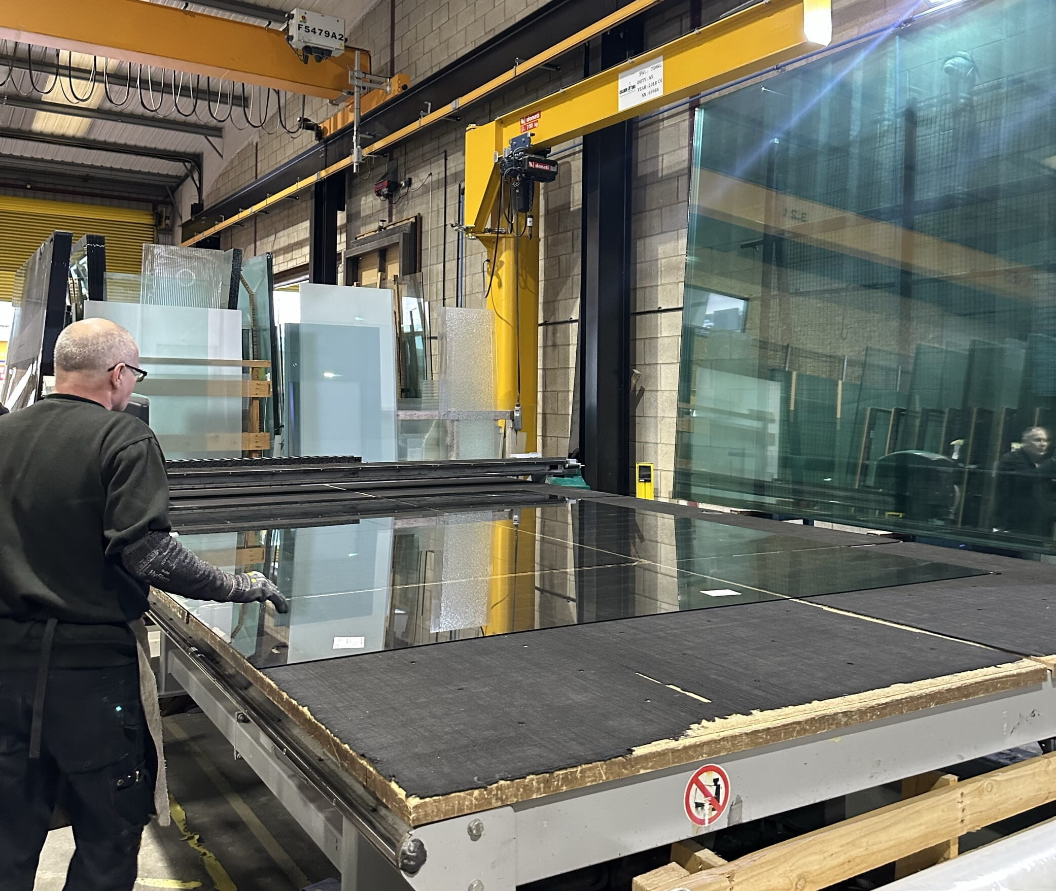 glass cutting table